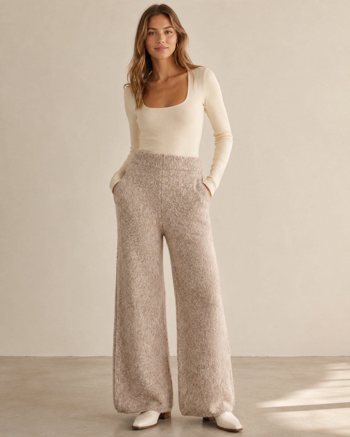 Grossiste Bellavie - Pantalon large en maille douce – Femme
PANTALON EN MAILLE TAILLE HAUTE