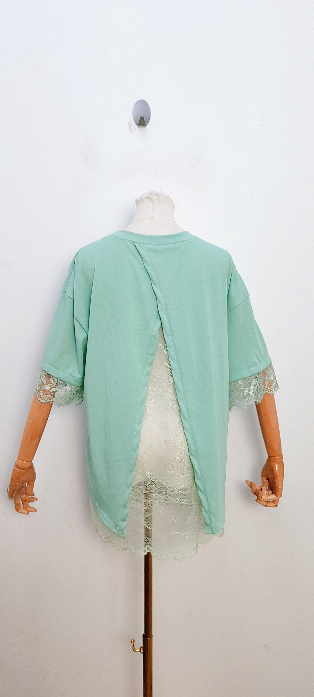Grossista Bellavie - T-shirt con schiena aperta in pizzo