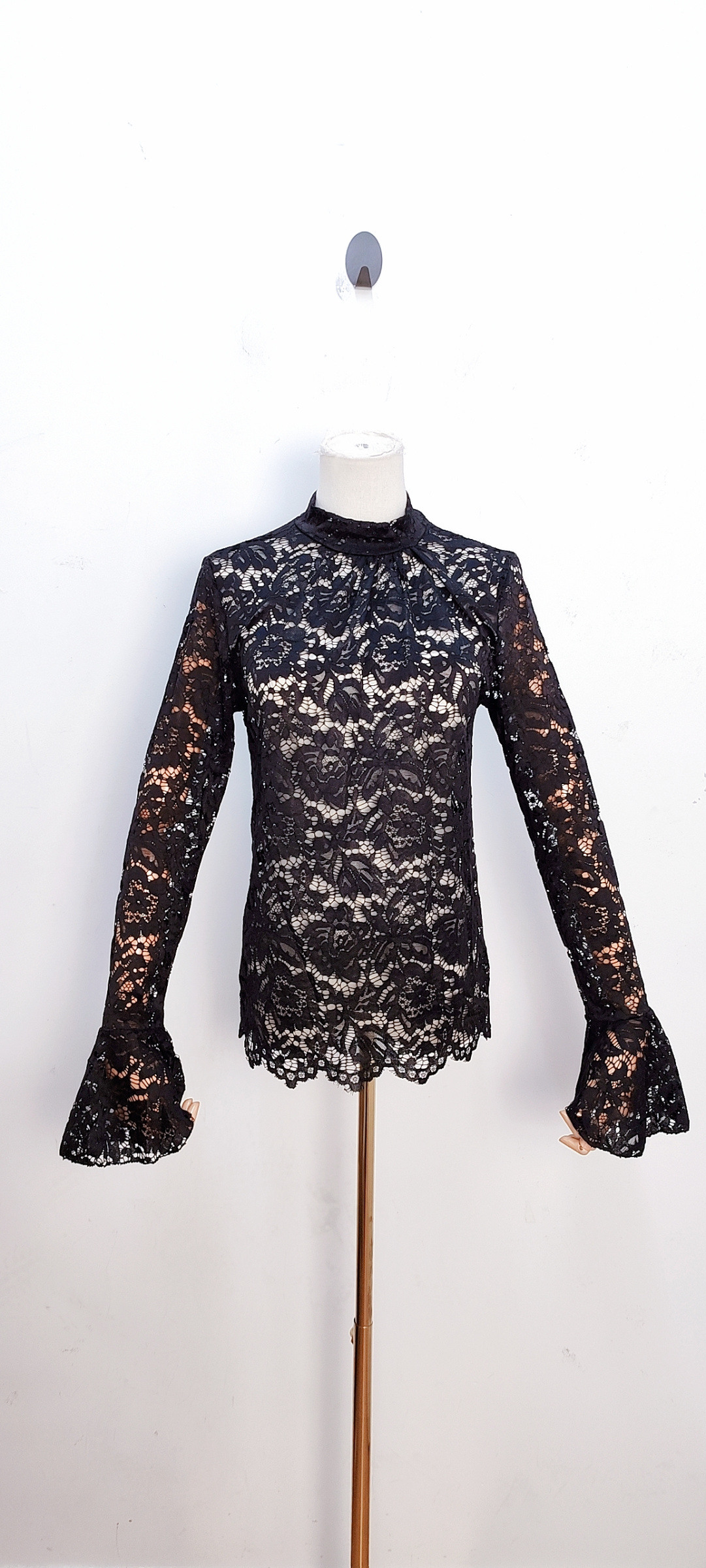 Grossiste Bellavie - Blouse en dentelle