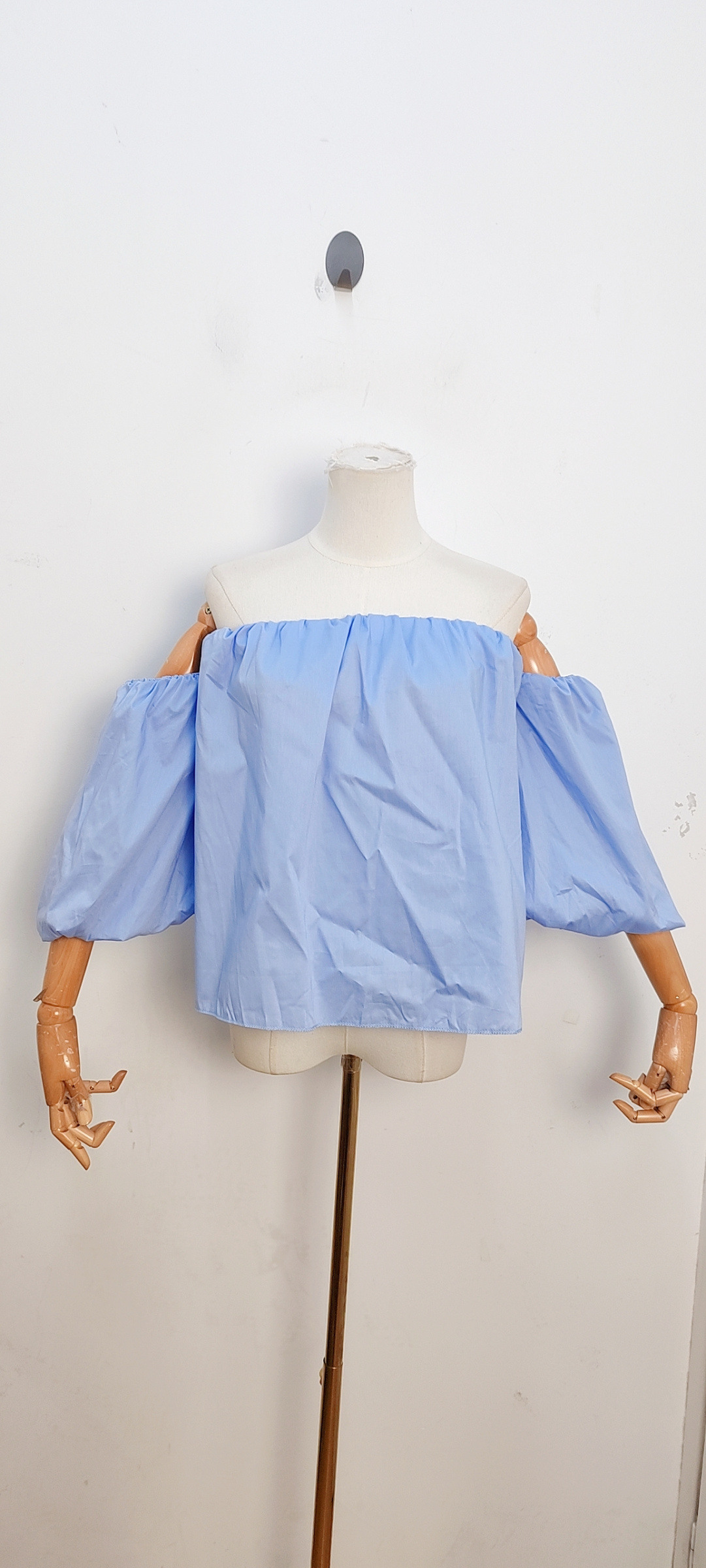 Mayorista Bellavie - Blusa con hombros descubiertos y mangas abullonadas