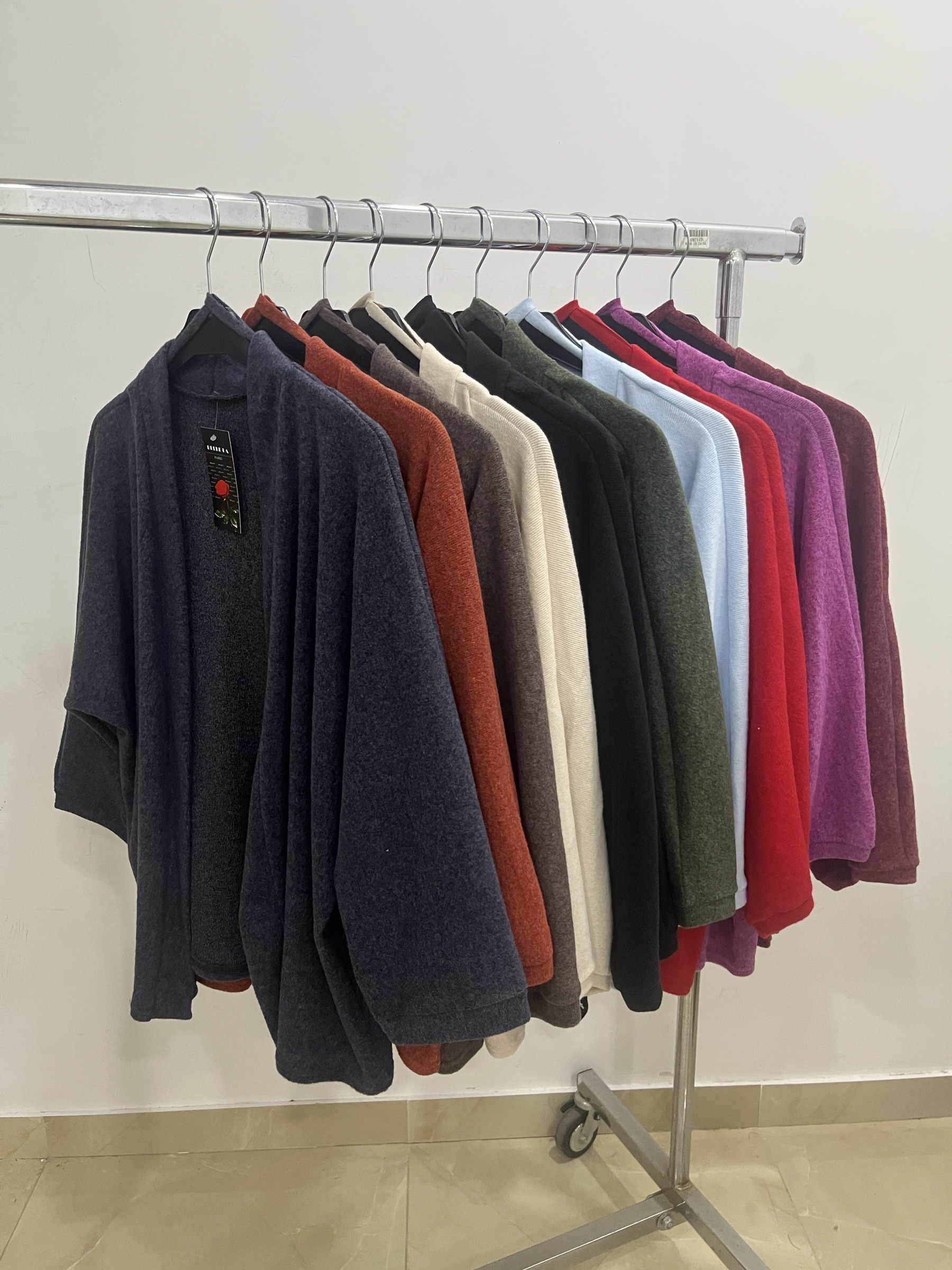 Grossista Belle Fa - Gilet maglia corto morbido e casual ampio. 2688-8