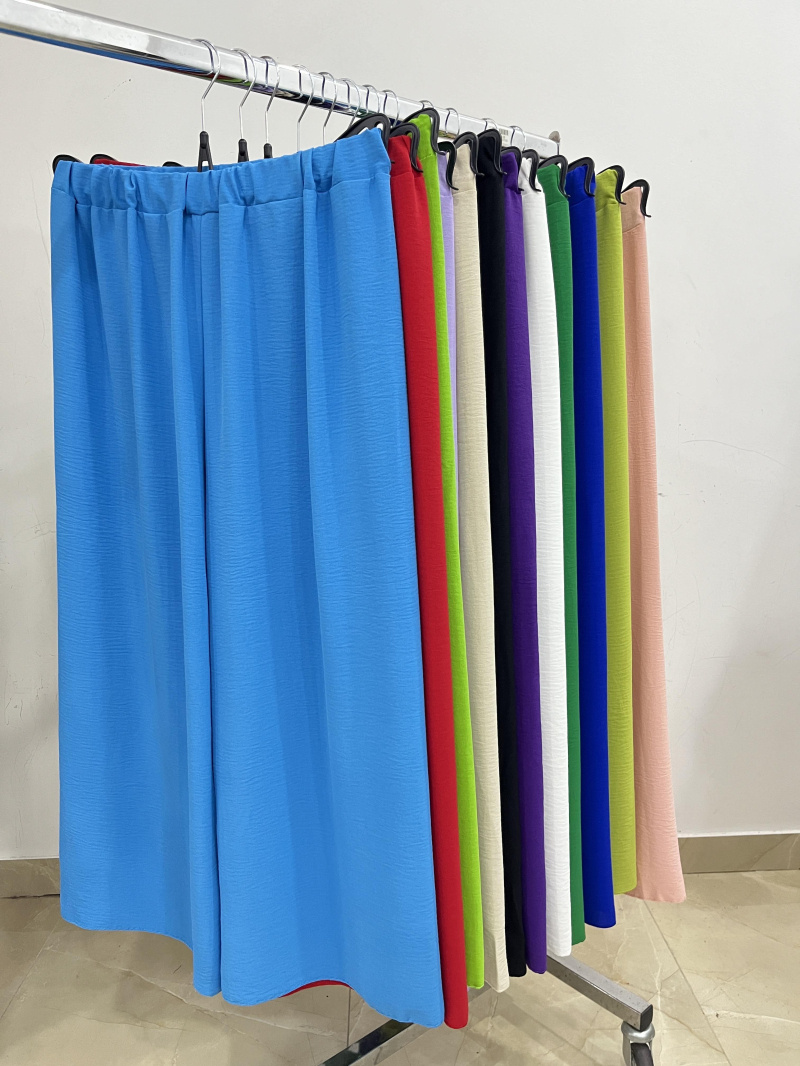 Wholesaler Belle Fa - Elegant straight cut pants.