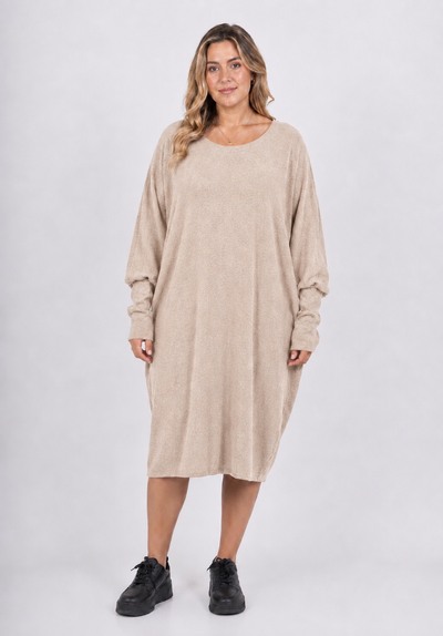 Grossiste Belle Fa - Grande taille Robe doux ample épaisse. 5824-50 Grossiste Belle Fa - Grande taille Robe doux ample épaisse. 5824-50