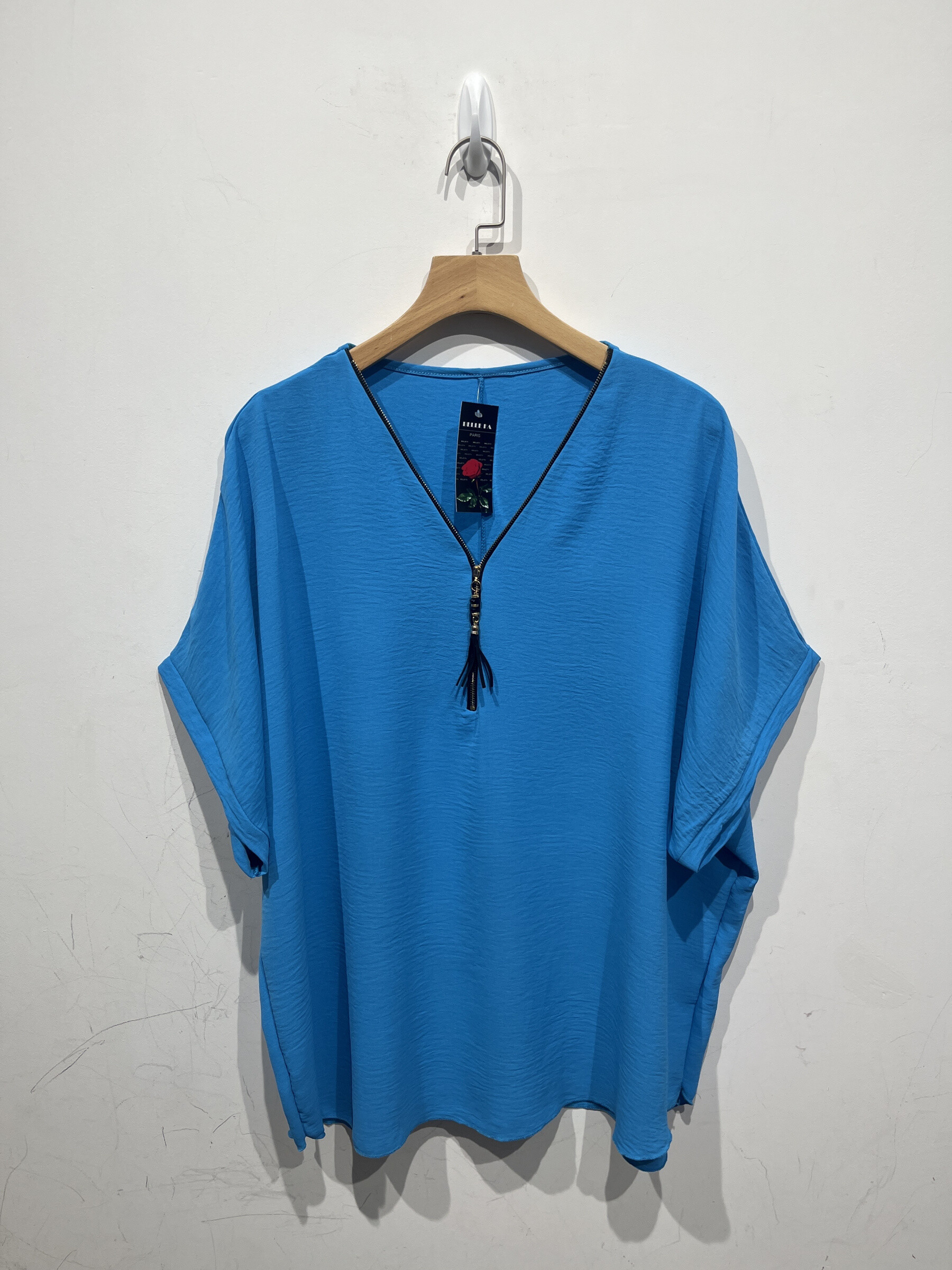 Wholesaler Belle Fa - Loose tunic with zipper closure.