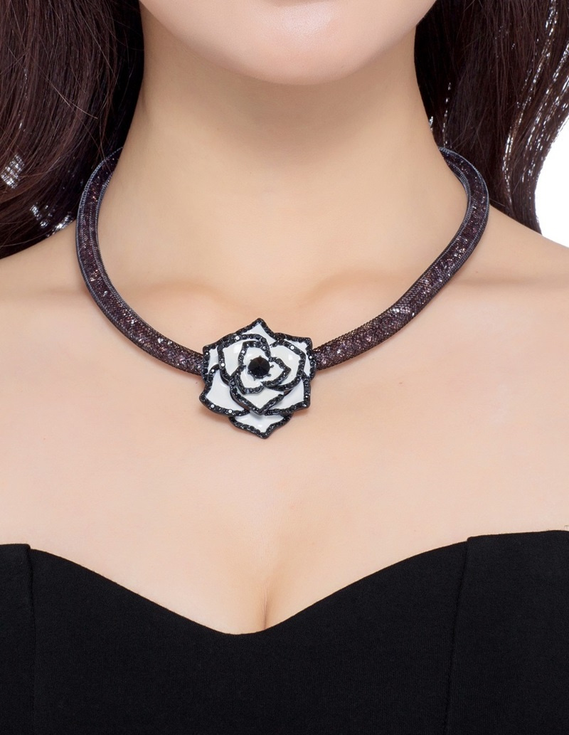 Wholesaler BELLE MISS - Tube necklace with black crystal and white enameled flower