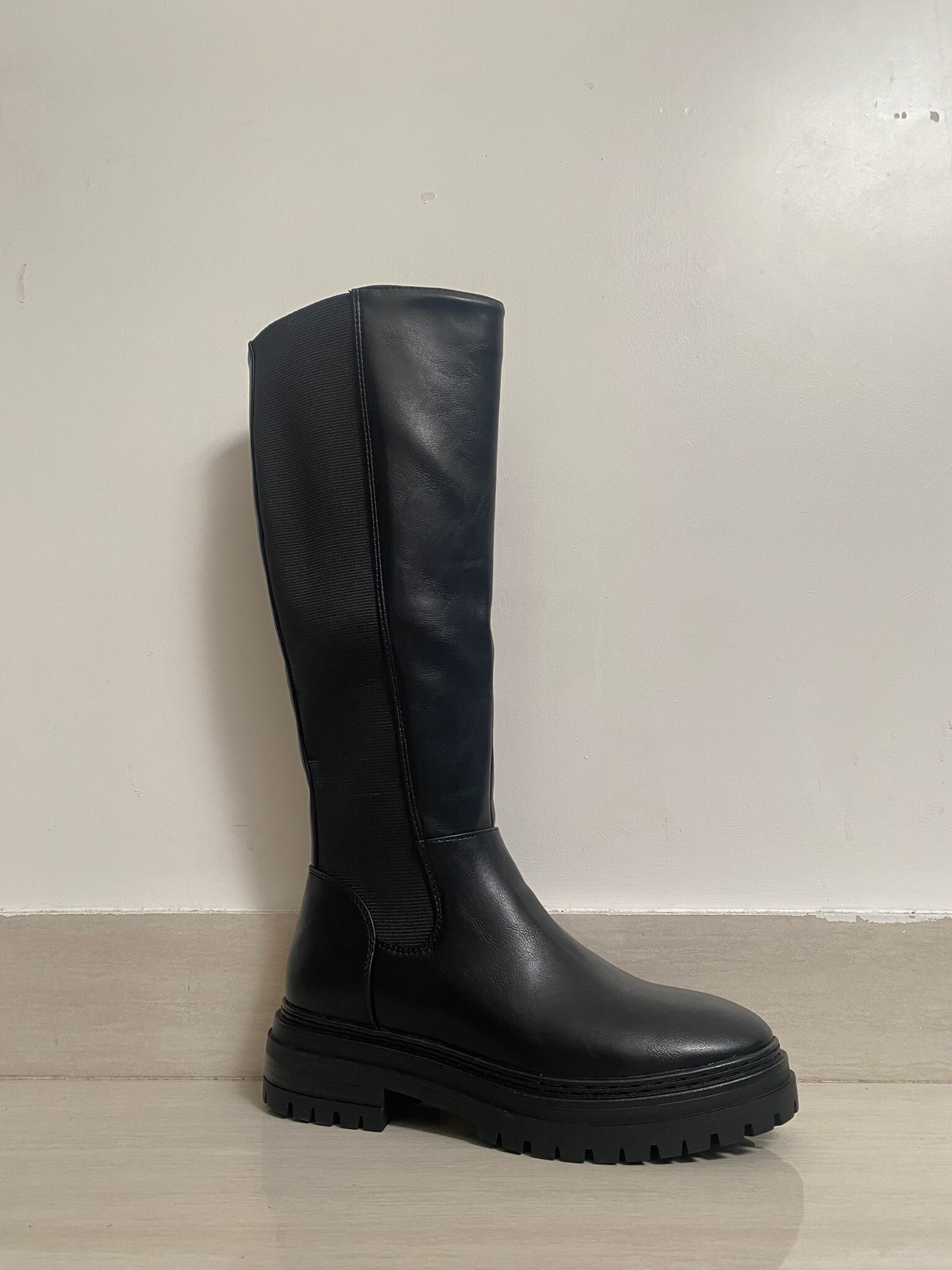 Großhändler Belle Women | Super Mode - Stiefel mit Profilsohle und Gummizug