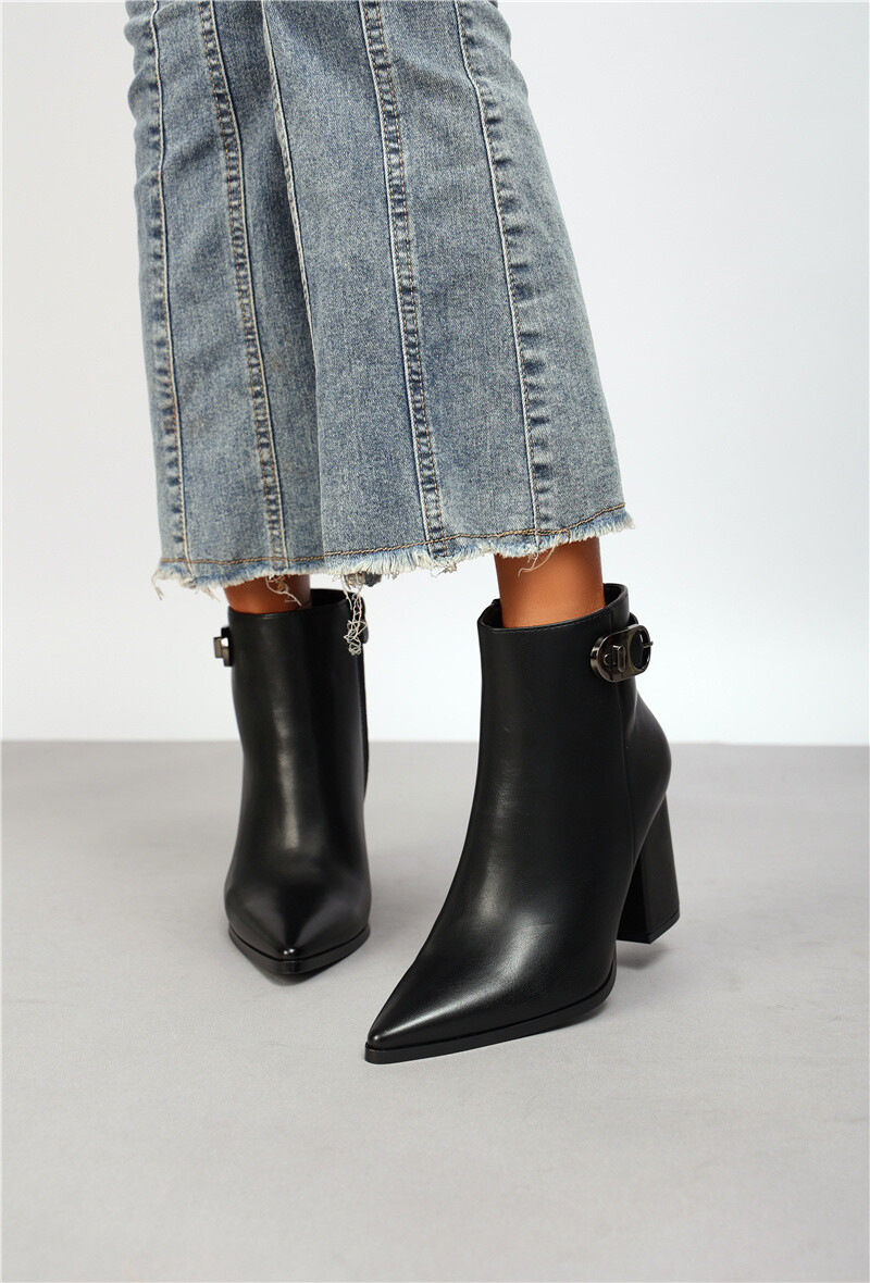 Großhändler Belle Women | Super Mode - Stiefeletten mit Absatz, spitzer Zehenpartie und Schnalle