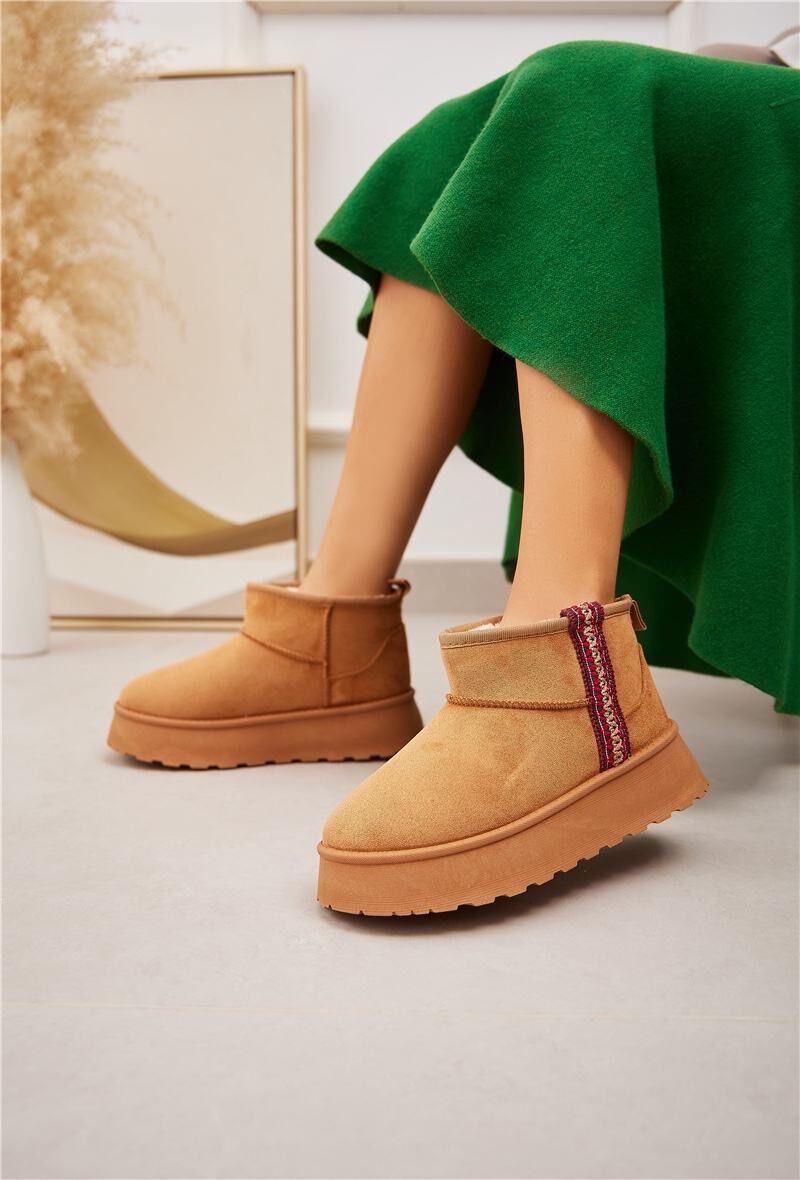 Wholesaler Super Mode | Belle Women - Faux suede wedge ankle boots with side embroidery