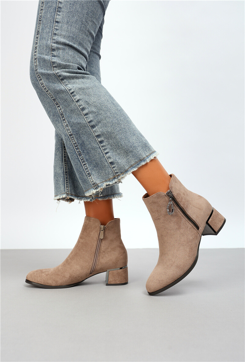 Grossiste Belle Women | Super Mode - Bottines à talon en daim/suédine avec tirette bijou
