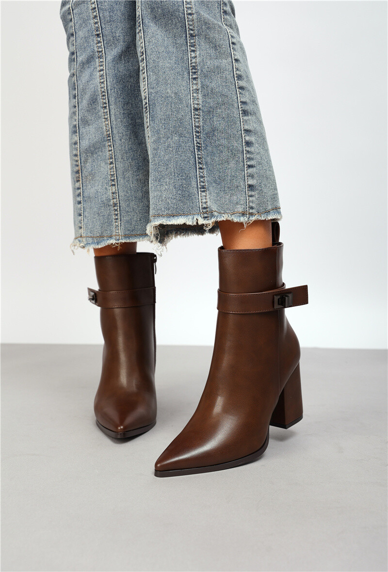 Großhändler Belle Women | Super Mode - Stiefeletten mit Absatz und Schnallen