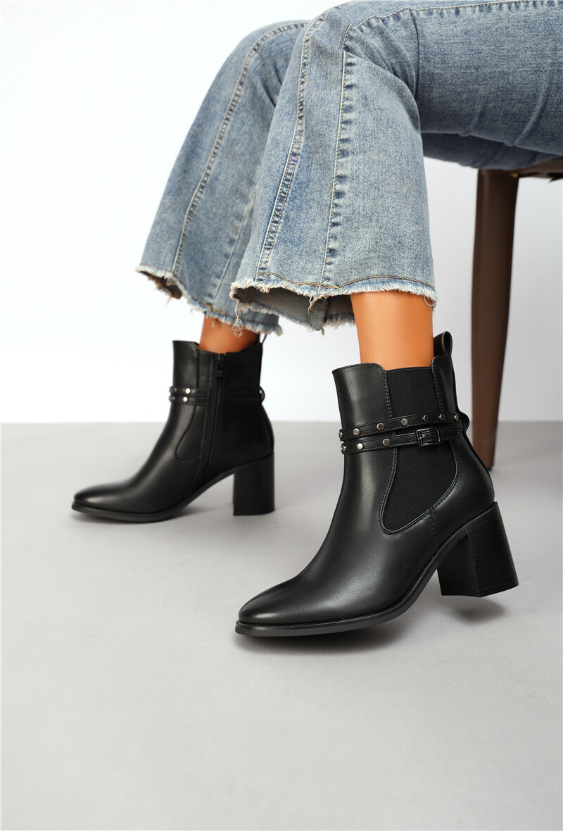 Grossiste Belle Women | Super Mode - Bottines à talon avec élastique et boucle cloutée