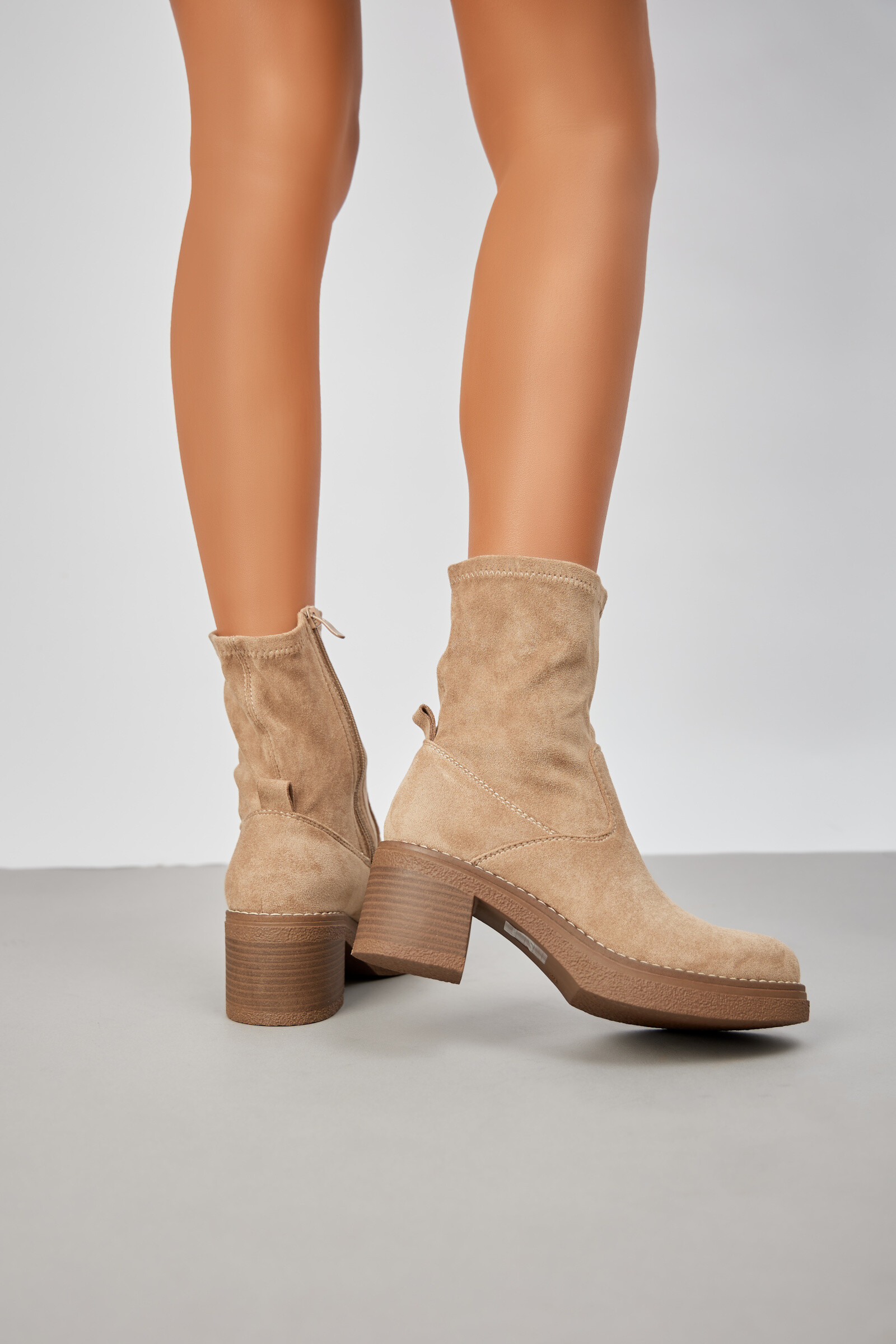 Großhändler Belle Women | Super Mode - Wildleder-Stiefeletten (Sockenstil) mit eckigem Absatz