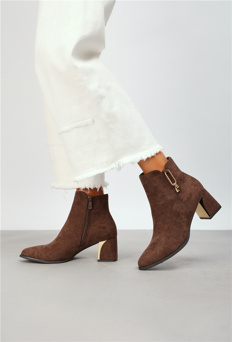 Grossiste Belle Women | Super Mode - Bottines à talon carré avec ornement doré en daim/suédine
