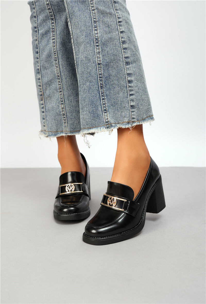 Grossiste Belle Women | Super Mode - Mocassins à talon avec boucle décorative en forme de couronne dorée