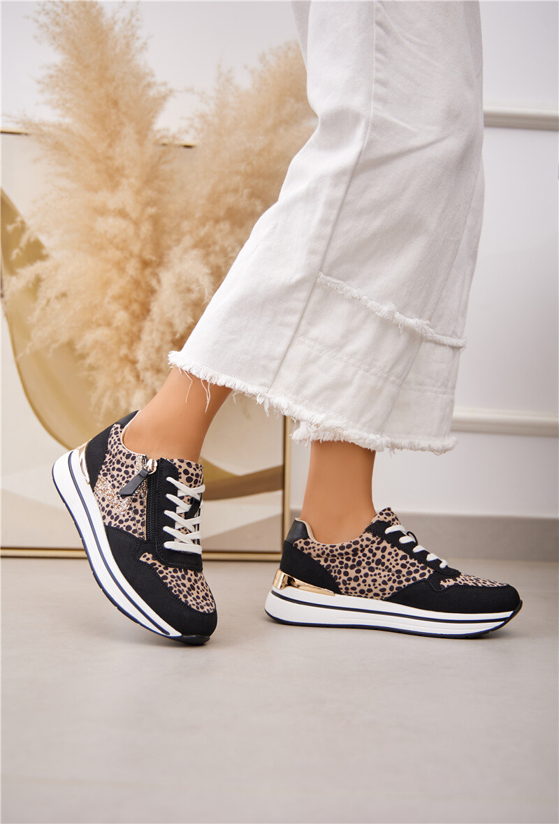 Mayorista Belle Women - Zapatilla con cordones y estampado de V en el lateral