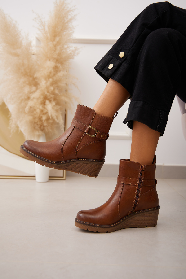 Grossista Belle Women - Stivaletto con zeppa, fibbia e elastico