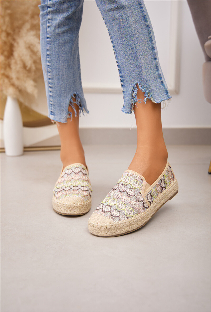Grossiste Belle Women - Espadrilles à motif multicolore