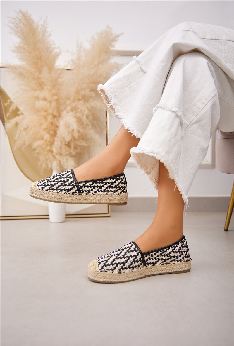 Grossiste Belle Women - Espadrilles brodées bicolore