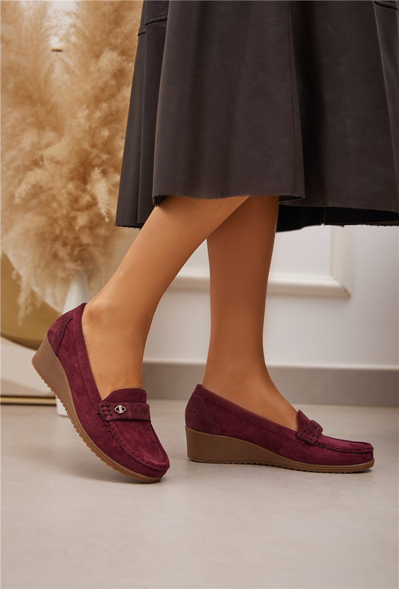 Wholesaler Belle Women - Comfort suede platform loafers with a decorative pin