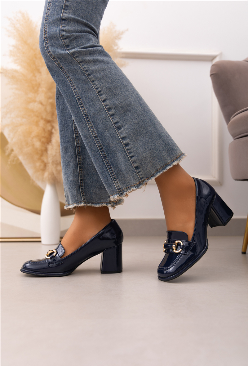 Wholesaler Belle Women - Heeled moccasin with gold buckle