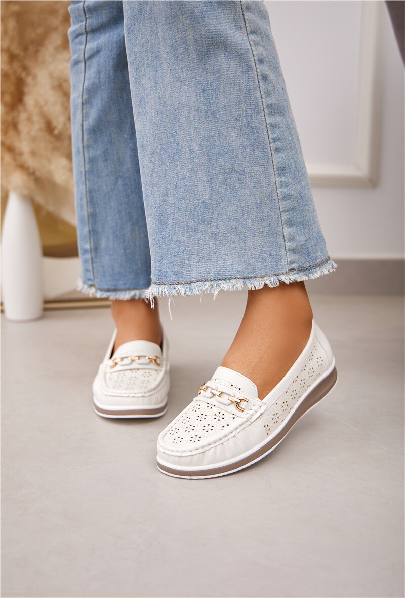 Wholesaler Belle Women - Comfortable openwork moccasins with buckle; leather sole