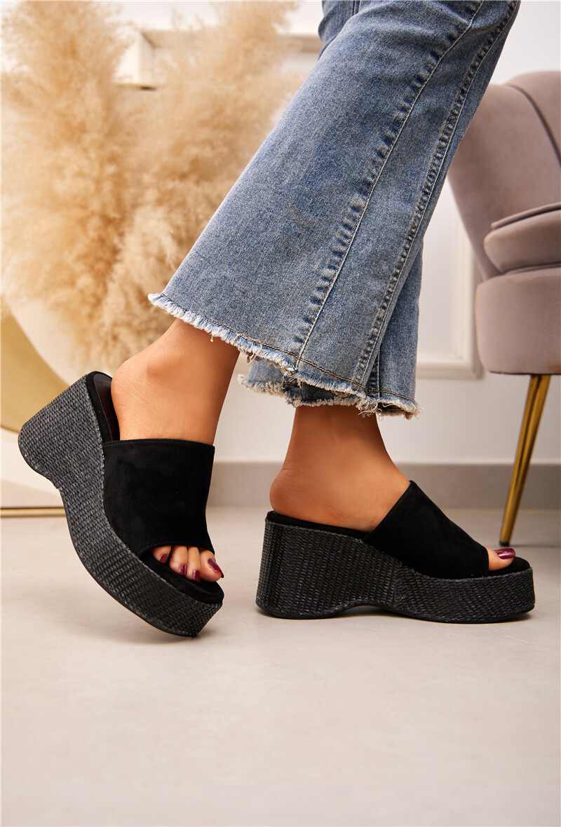 Grossiste Belle Women - Mules compensées tressées avec bride en daim/suédine.