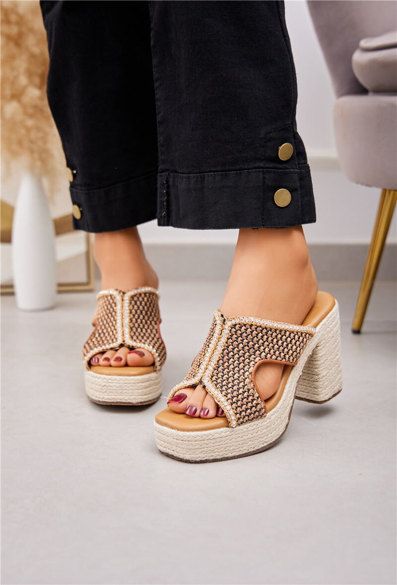 Grossiste Belle Women - Mules avec bride et talon tressées