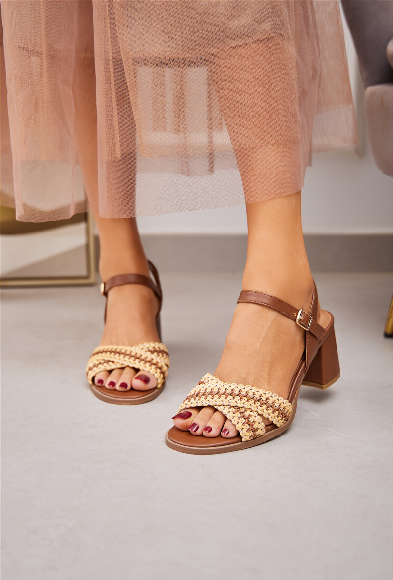 Grossiste Belle Women - Sandales à talon avec bride croisée tressée