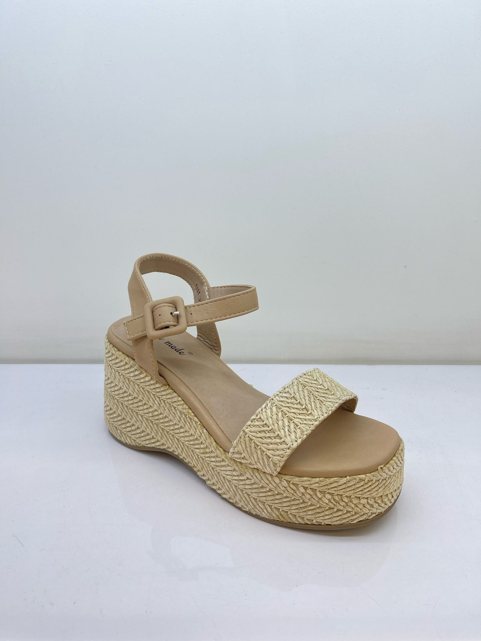 Grossiste Belle Women - Sandales compensées tressées