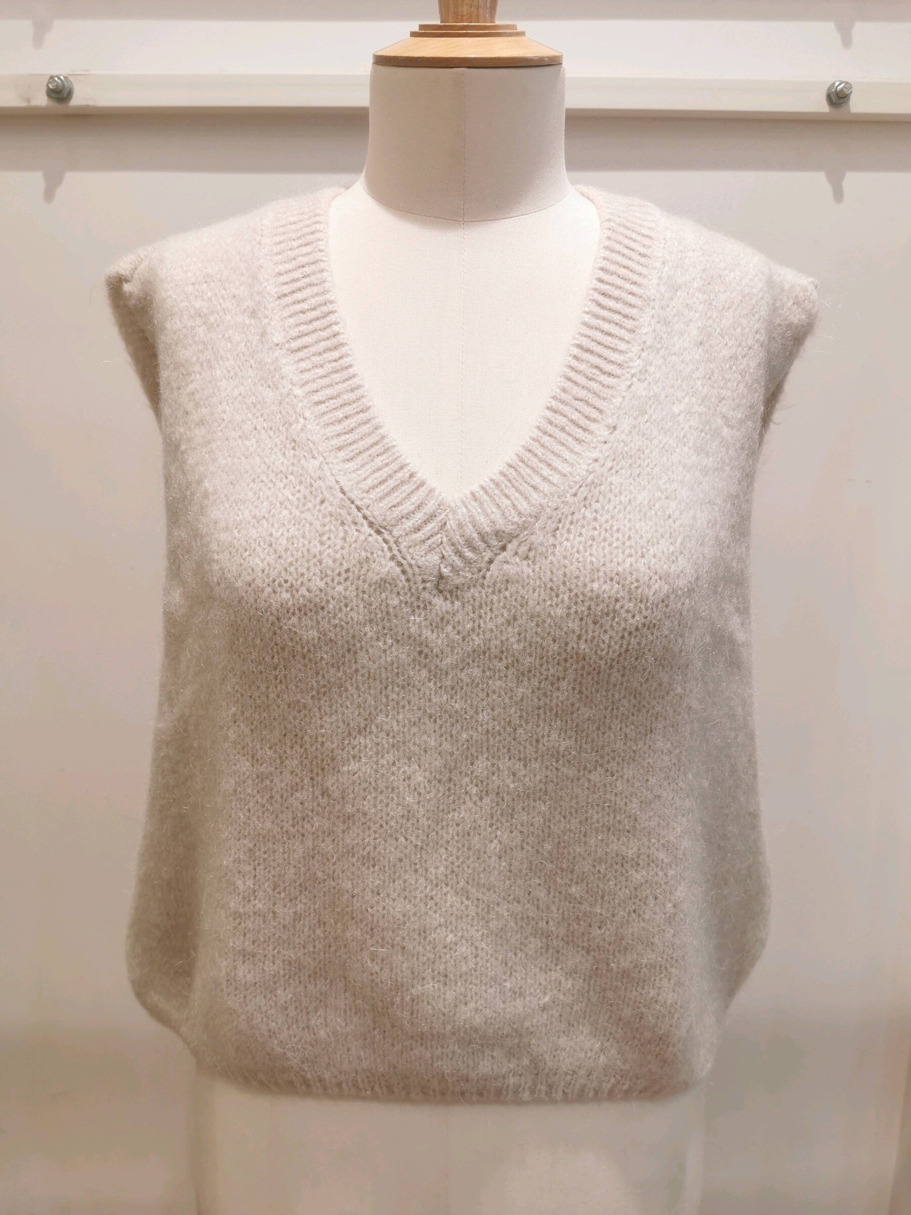 Mayorista Bellerina - Suéter sin mangas V -neck 20% kid mohair