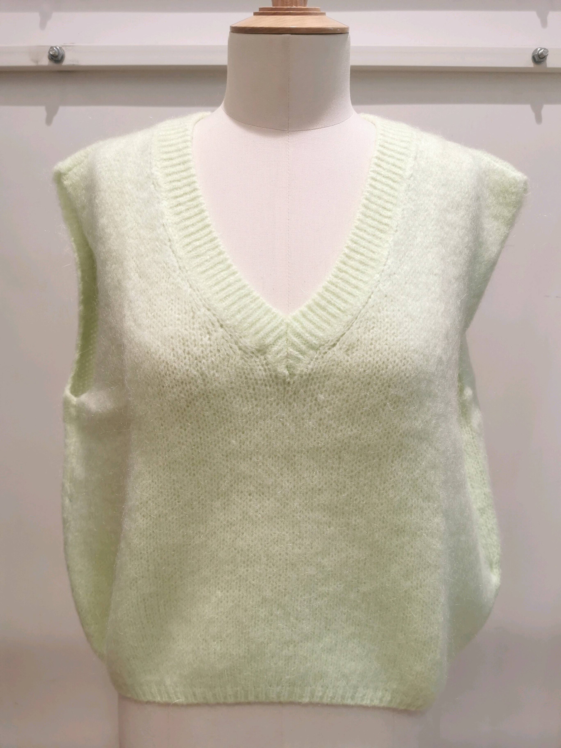 Wholesaler Bellerina - Sleeveless sweater V -neck 20% Kid Mohair