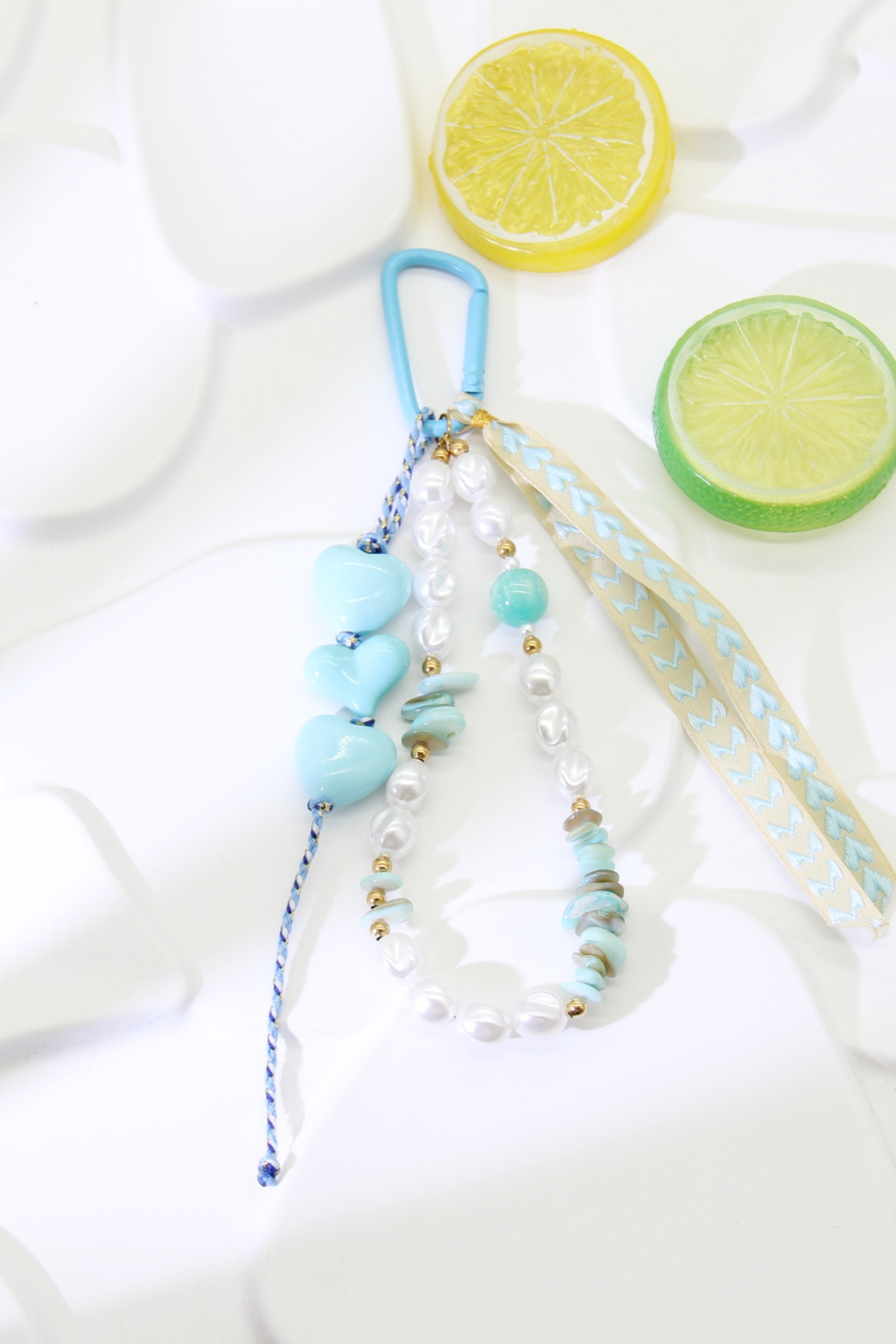 Grossiste Bellissima - Grigri de Sac Cœur Bleu / Porte-Clé – Perles & Ruban Élégant