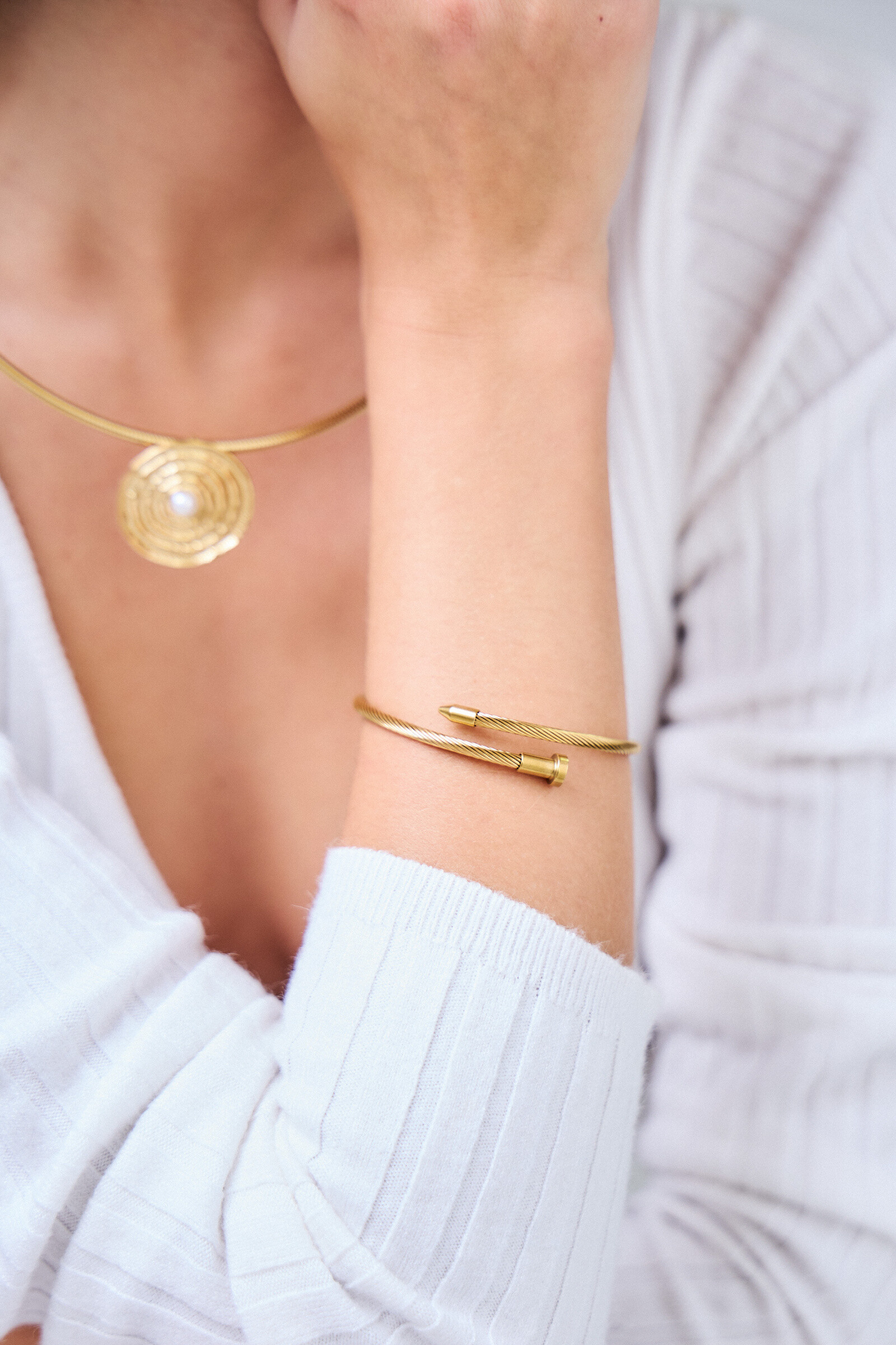 Großhändler Bellissima - Verstellbare Eleganz: Nagel-Armreif aus Edelstahl