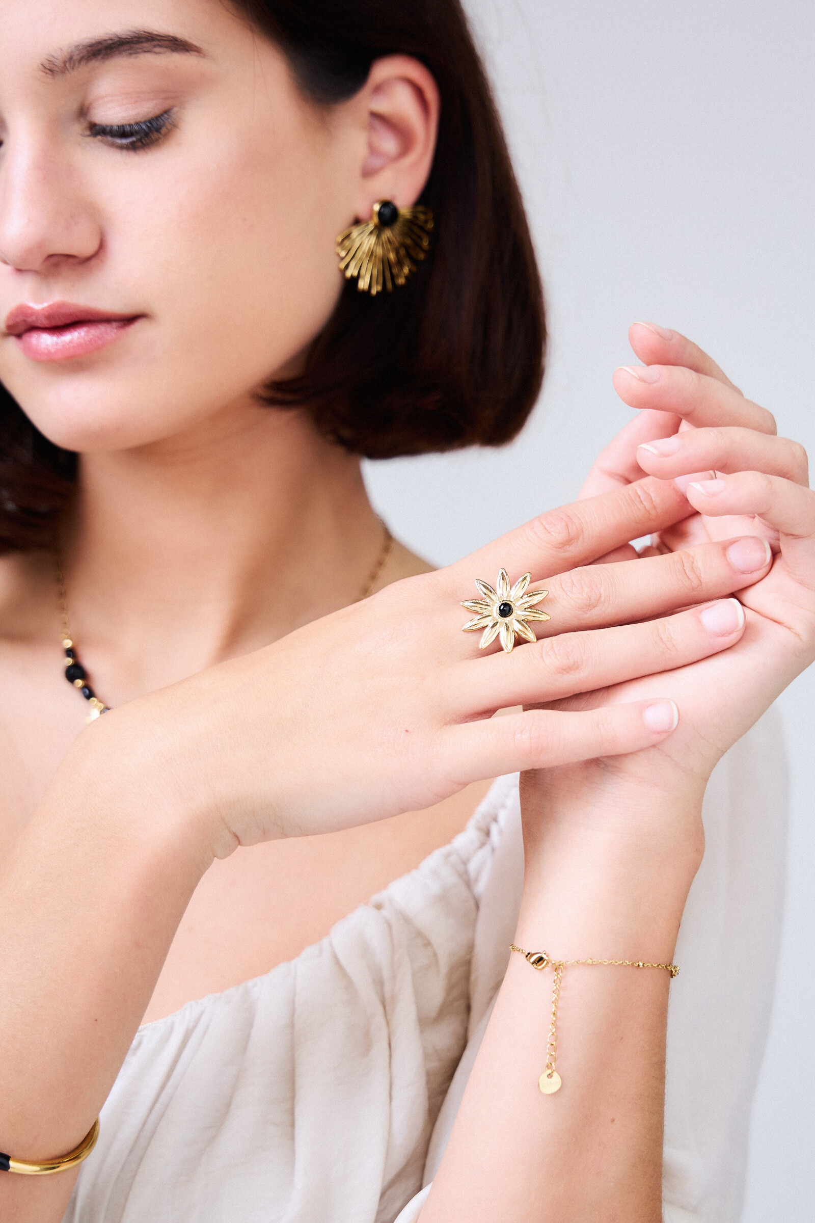 Grossiste Bellissima - Bague Fleur Ornée de Pierre en Acier Inoxydable Ajustable