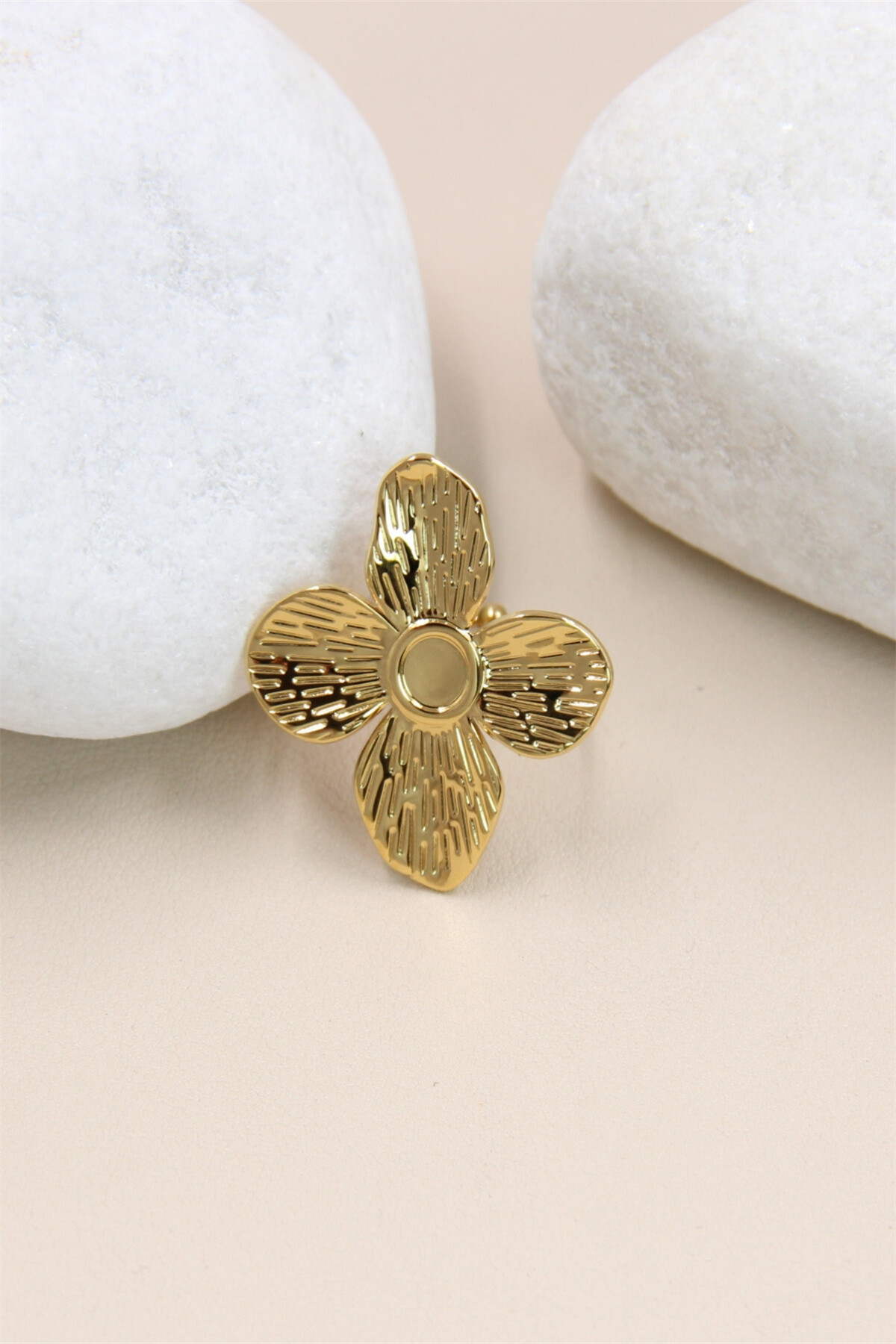 Wholesaler Bellissima - Floral Elegance: Adjustable Flower Ring in Stainless Steel