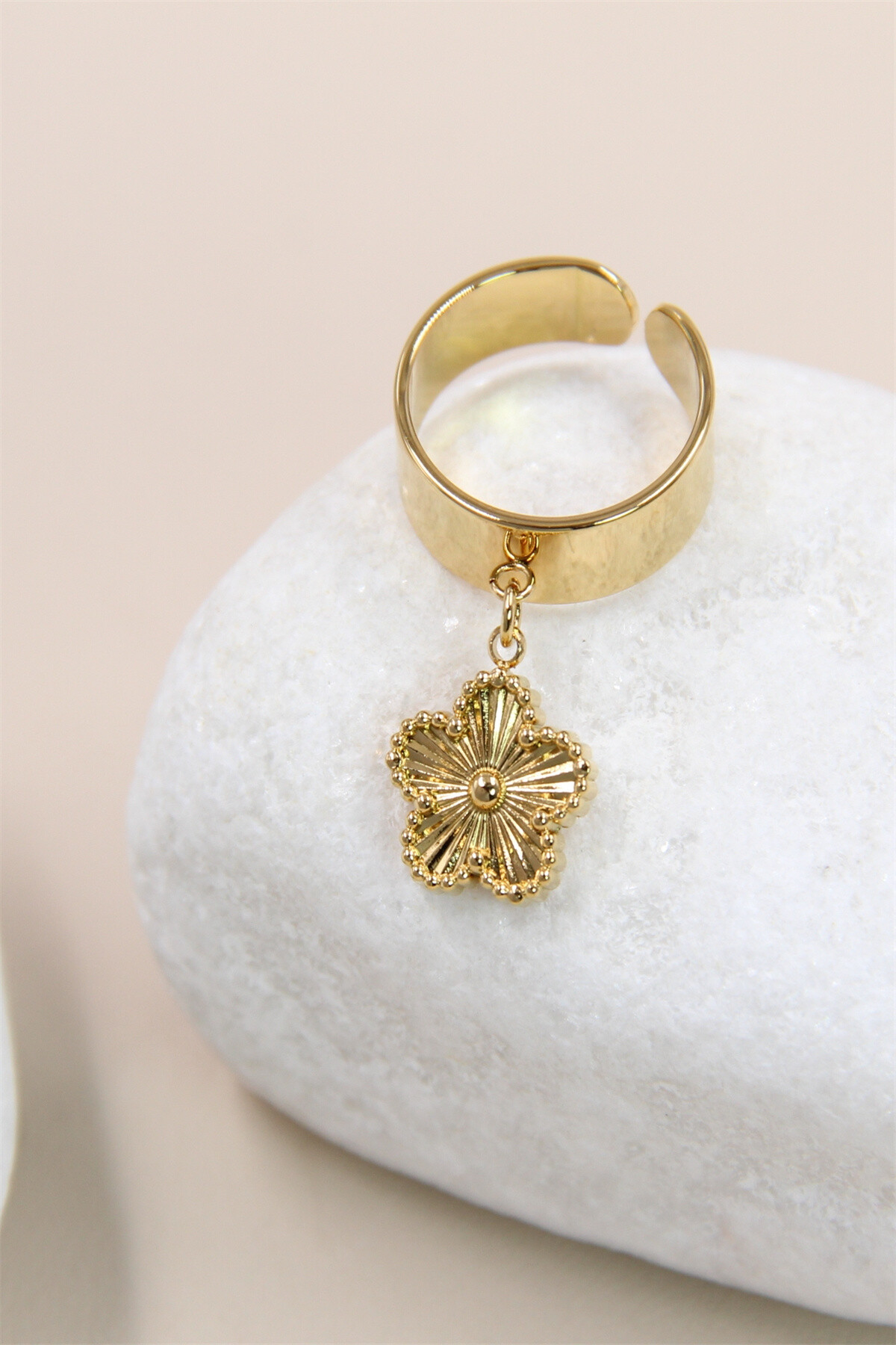 Wholesaler Bellissima - Adjustable Stainless Steel Clover Ring: Lucky Charm