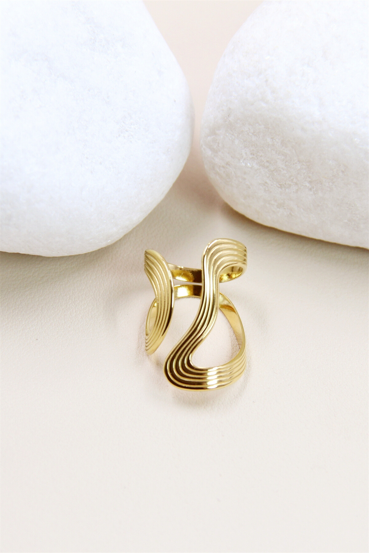 Grossista Bellissima - Anello asimmetrico in acciaio inossidabile - un elegante gioiello