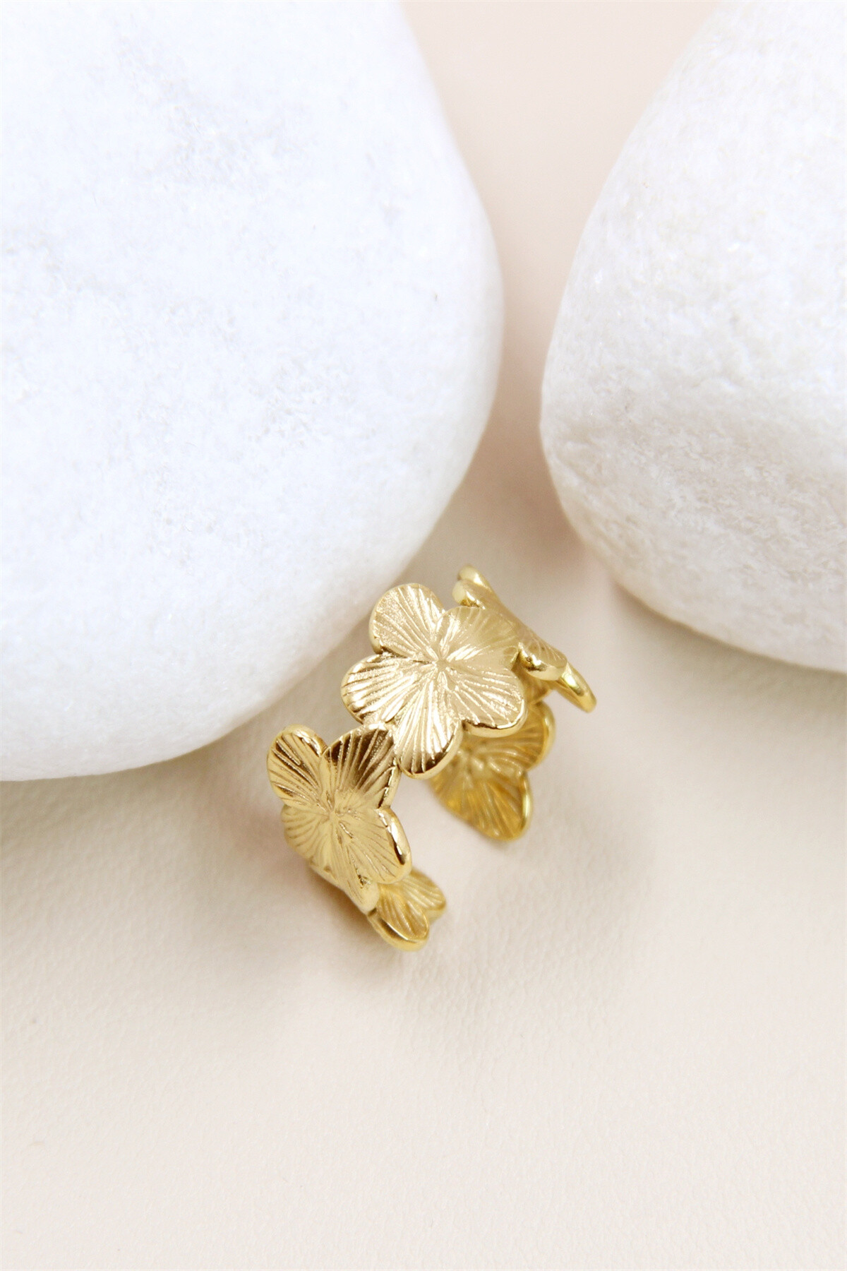 Grossista Bellissima - Anello Fiore in Acciaio Inossidabile - Un Gioiello di Sofisticazione