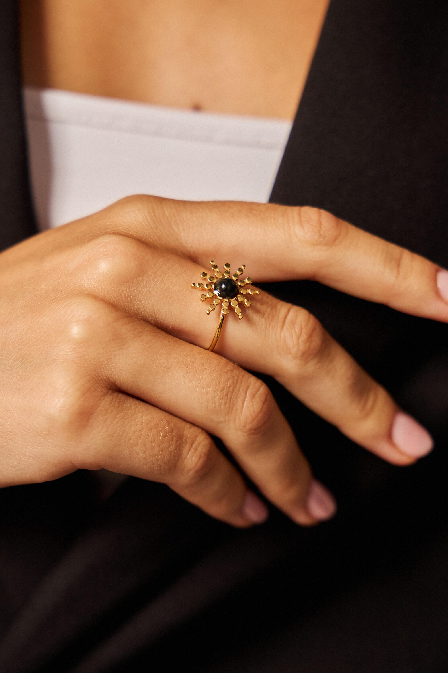 Grossiste Bellissima - Bague soleil pierre noire – Élégante & lumineuse