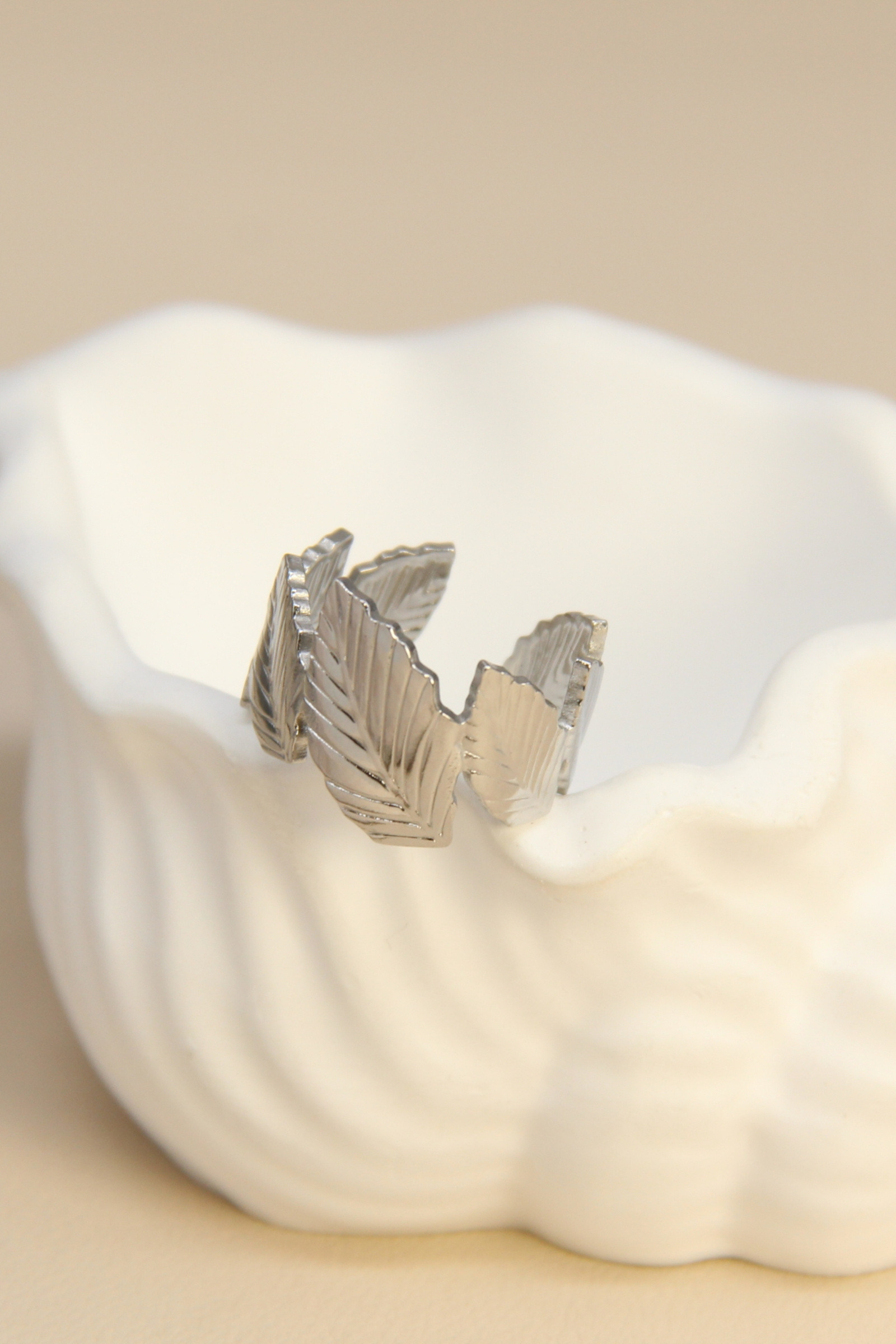 Mayorista Bellissima - Anillo de hoja ajustable: elegancia natural de acero inoxidable