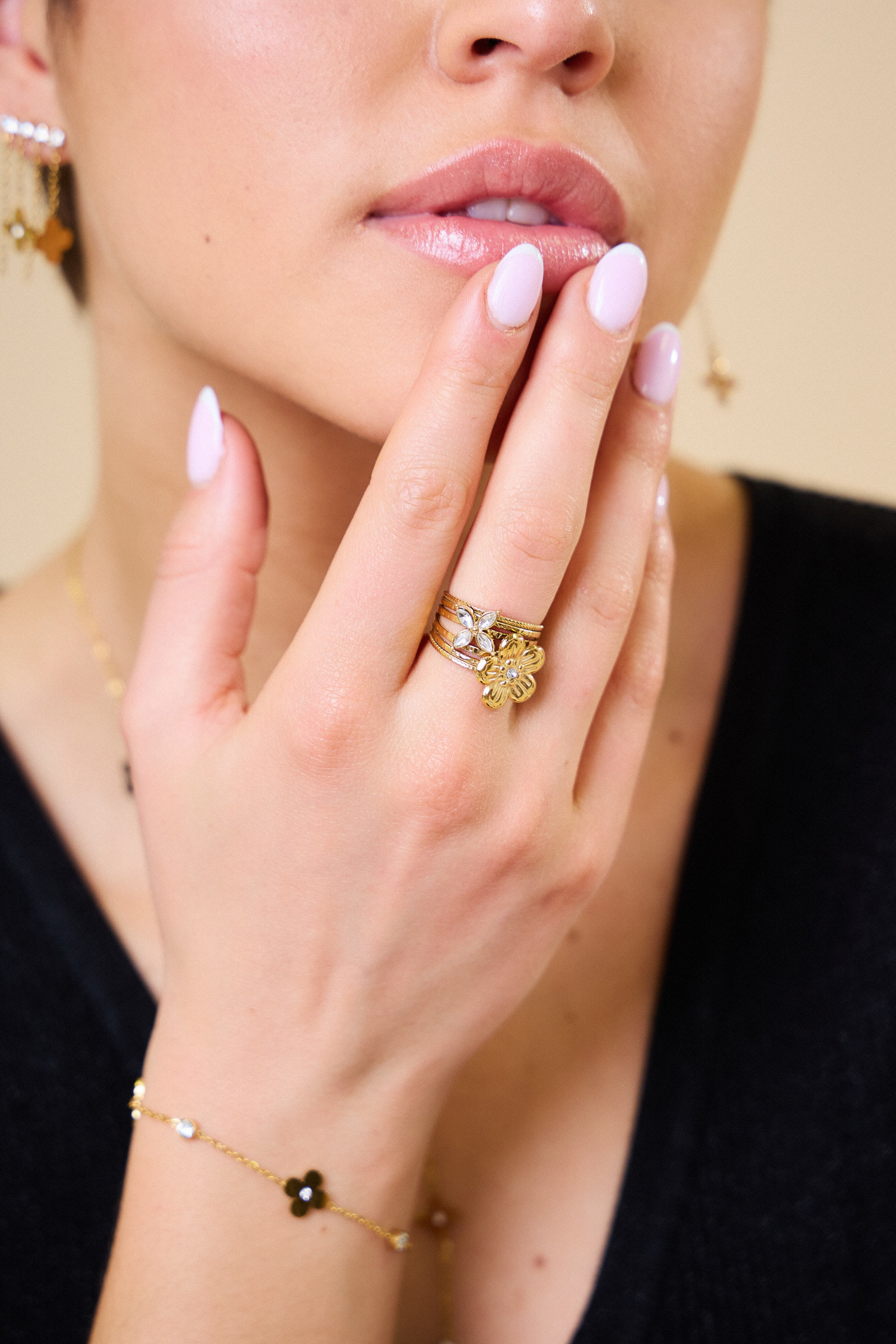 Grossiste Bellissima - Bague Ajustable Fleur - Étoile Strass en Acier Inoxydable : Mode Éclatant
