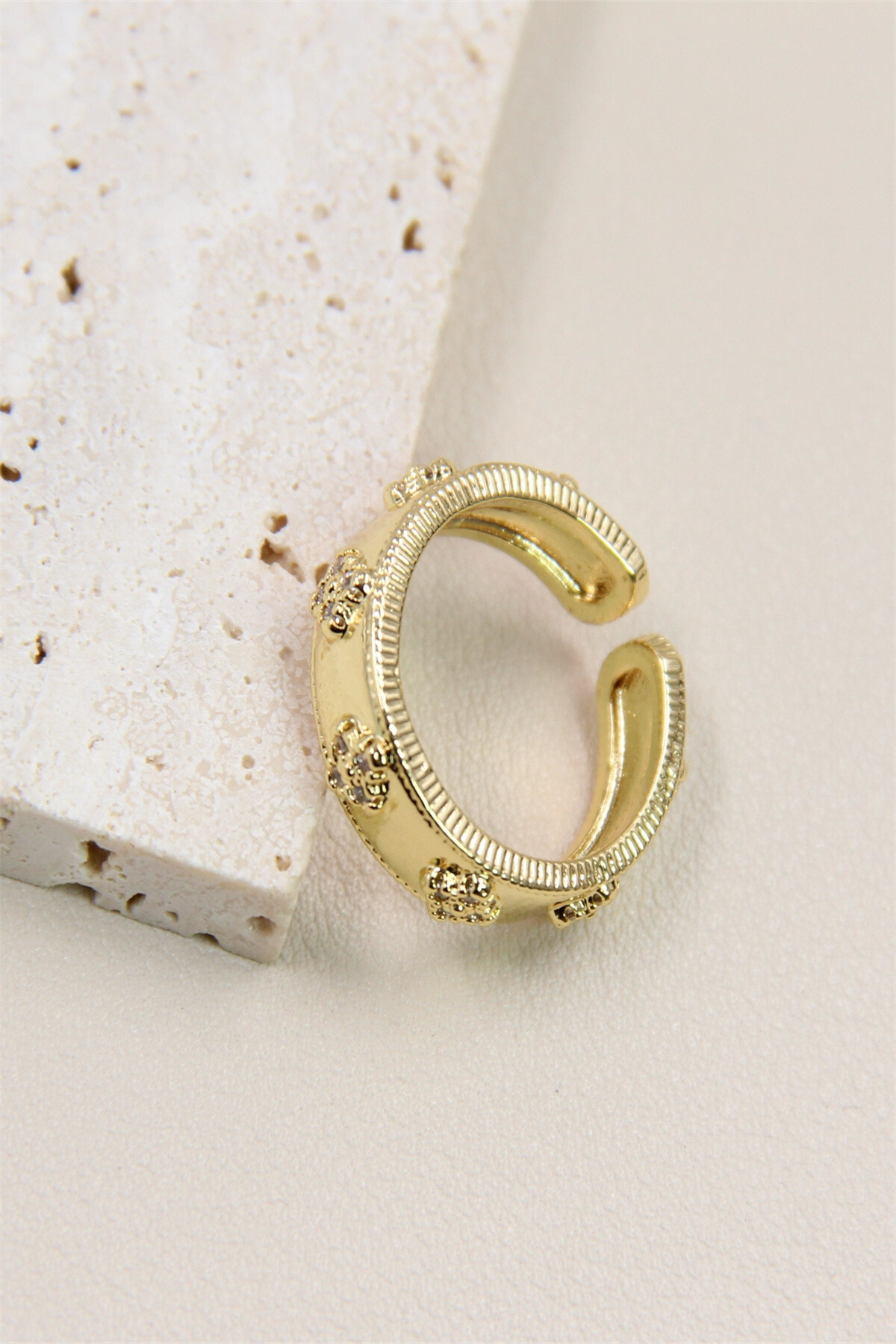 Grossiste Bellissima - Bague Ajustable Trèfle Strass en Acier Inoxydable : Chance et  Glamour