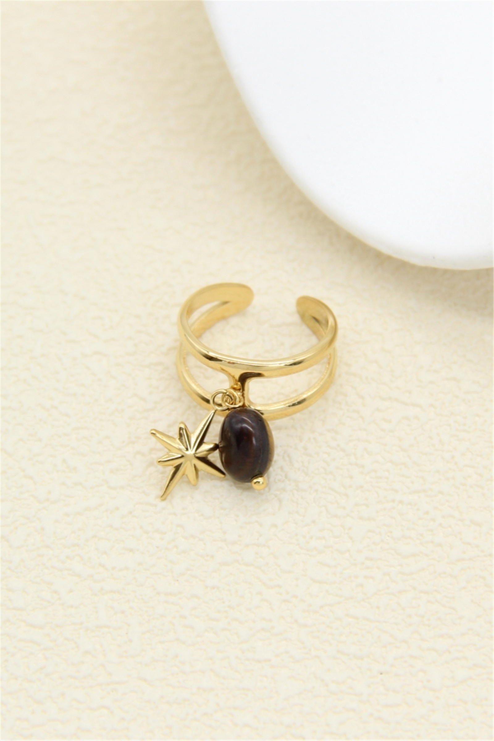 Grossiste Bellissima - Bague Charms Étoile en Acier Inoxydable – Élégance Dorée & Breloque Naturelle