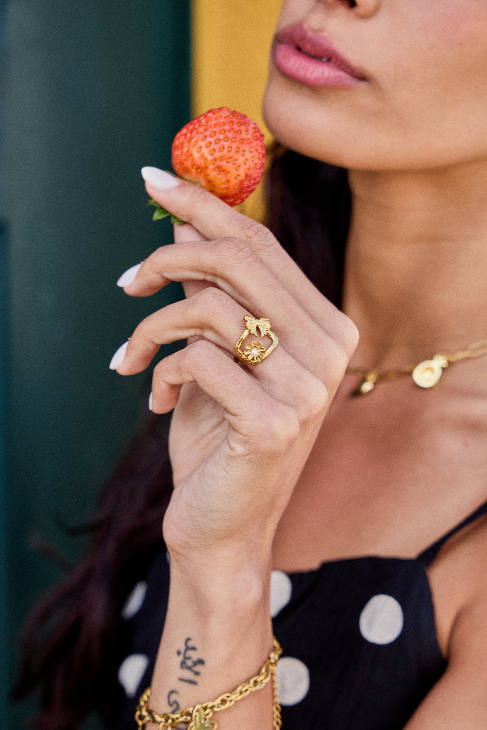 Grossiste Bellissima - Bague Femme Acier Inoxydable Dorée – Fleur & Nœud Élégan