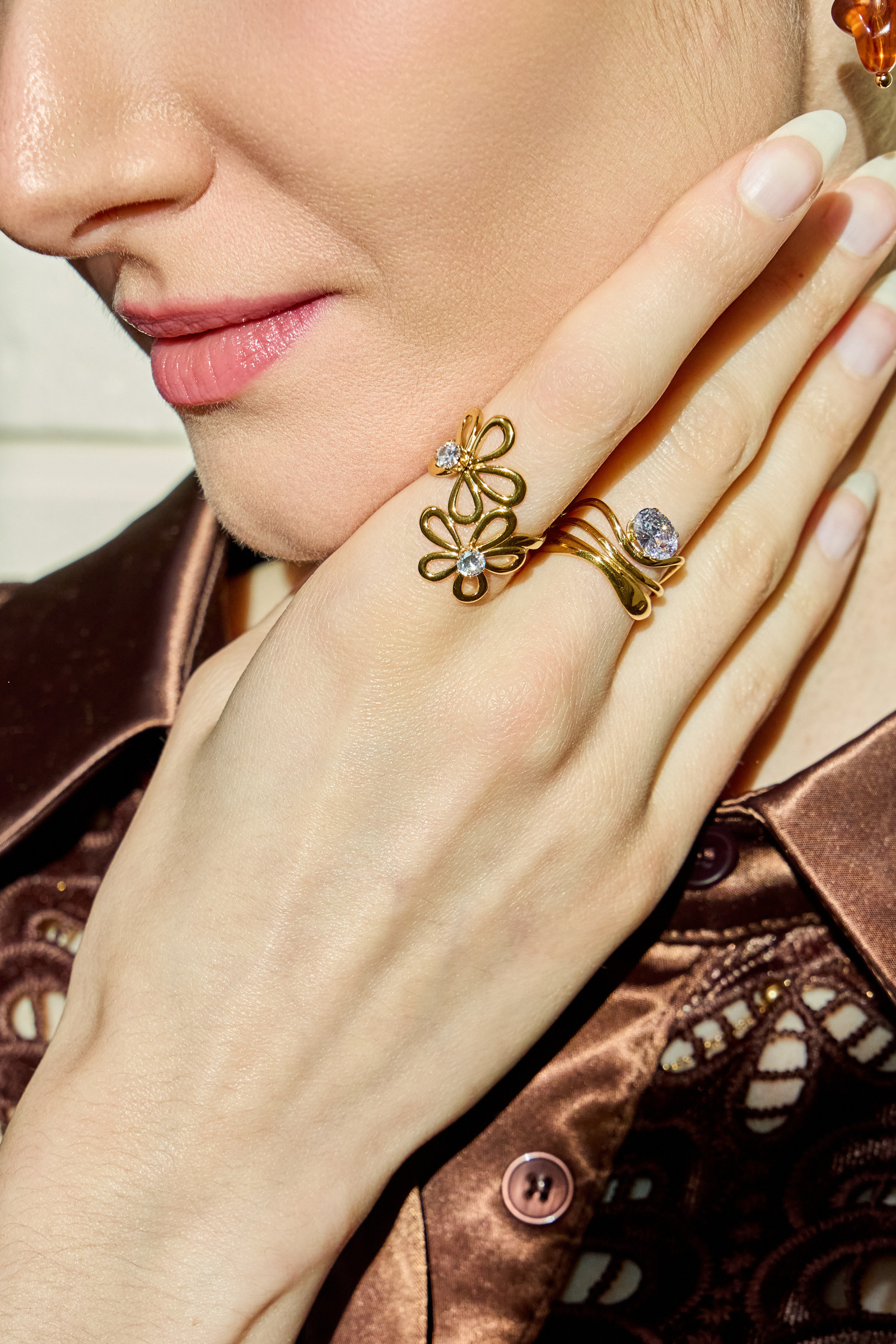 Grossiste Bellissima - Bague fleur acier inoxydable – design double pétales et zircon