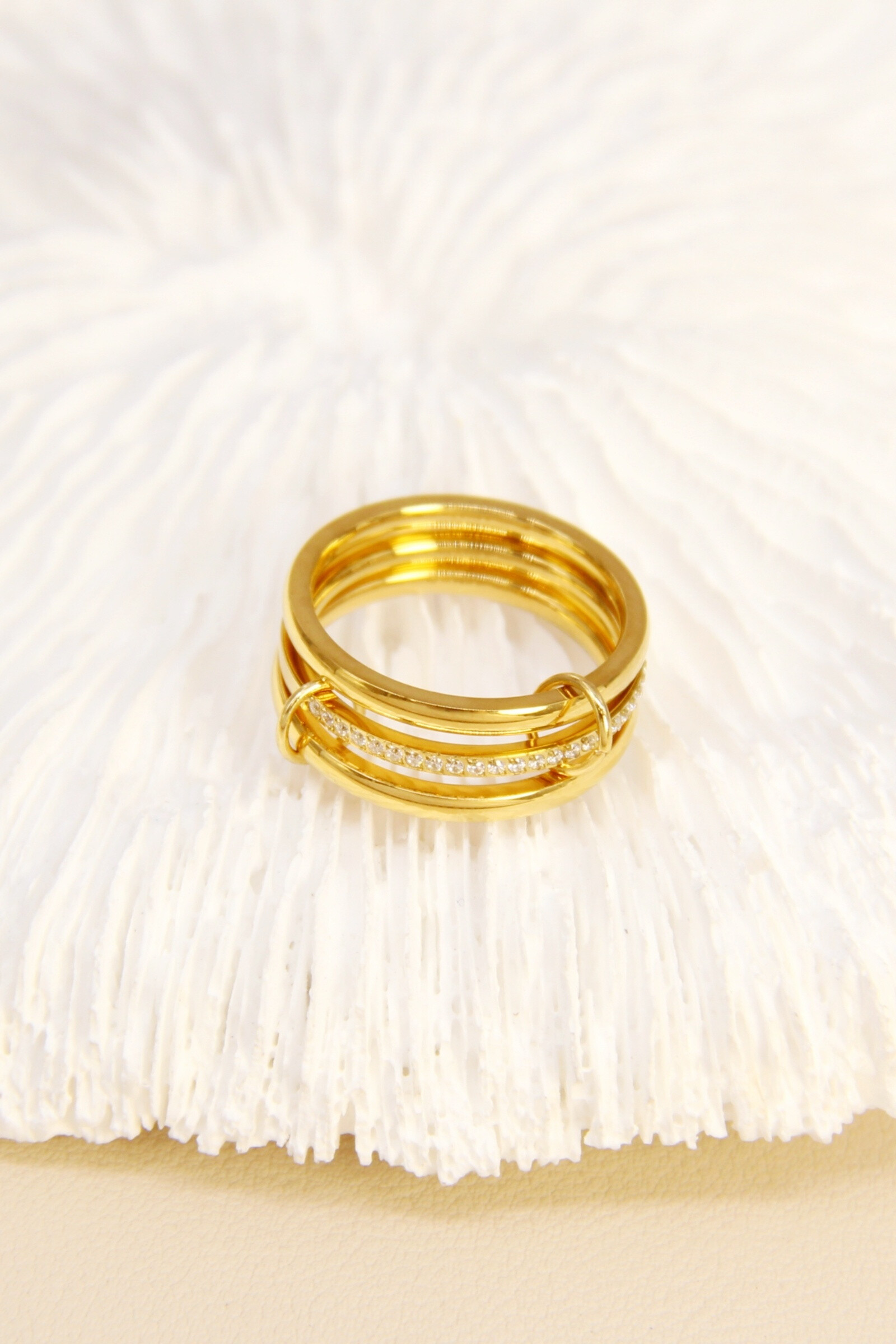 Grossiste Bellissima - Bague triple anneau en acier – Look tendance et brillant assuré !