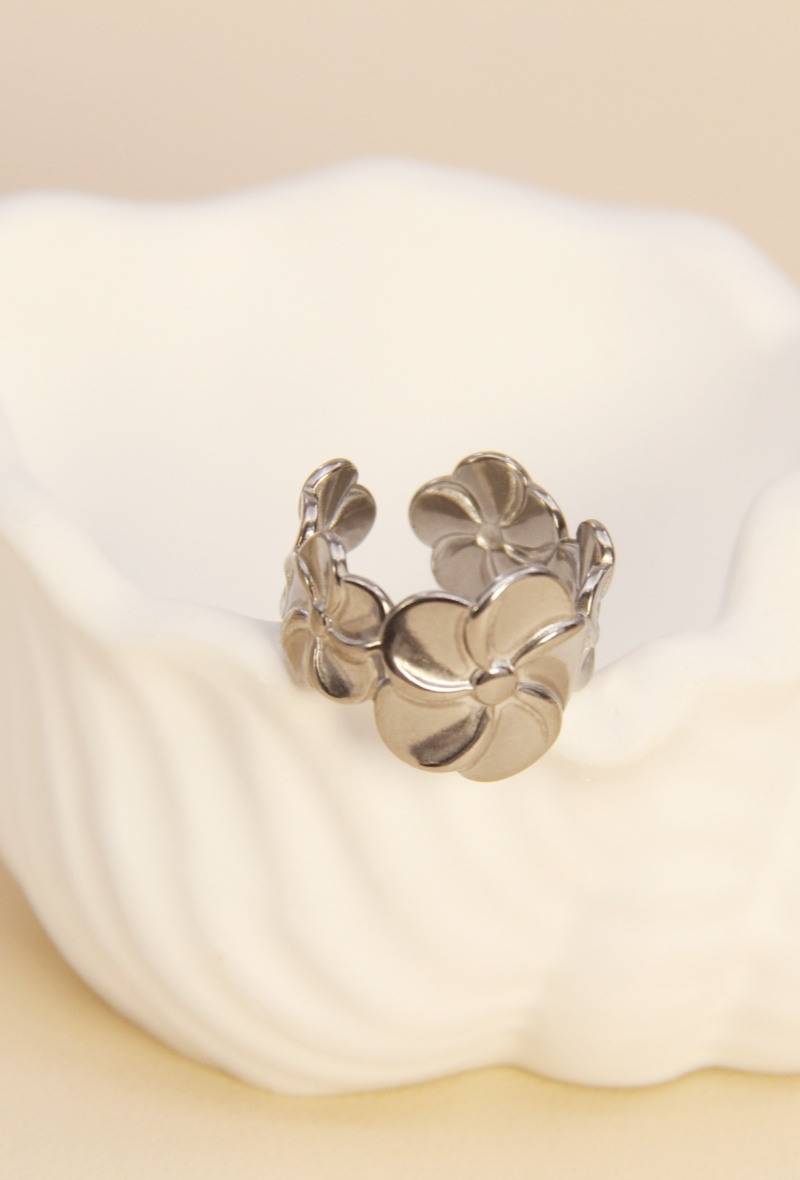 Wholesaler Bellissima - This adjustable stainless steel flower ring - floral elegance