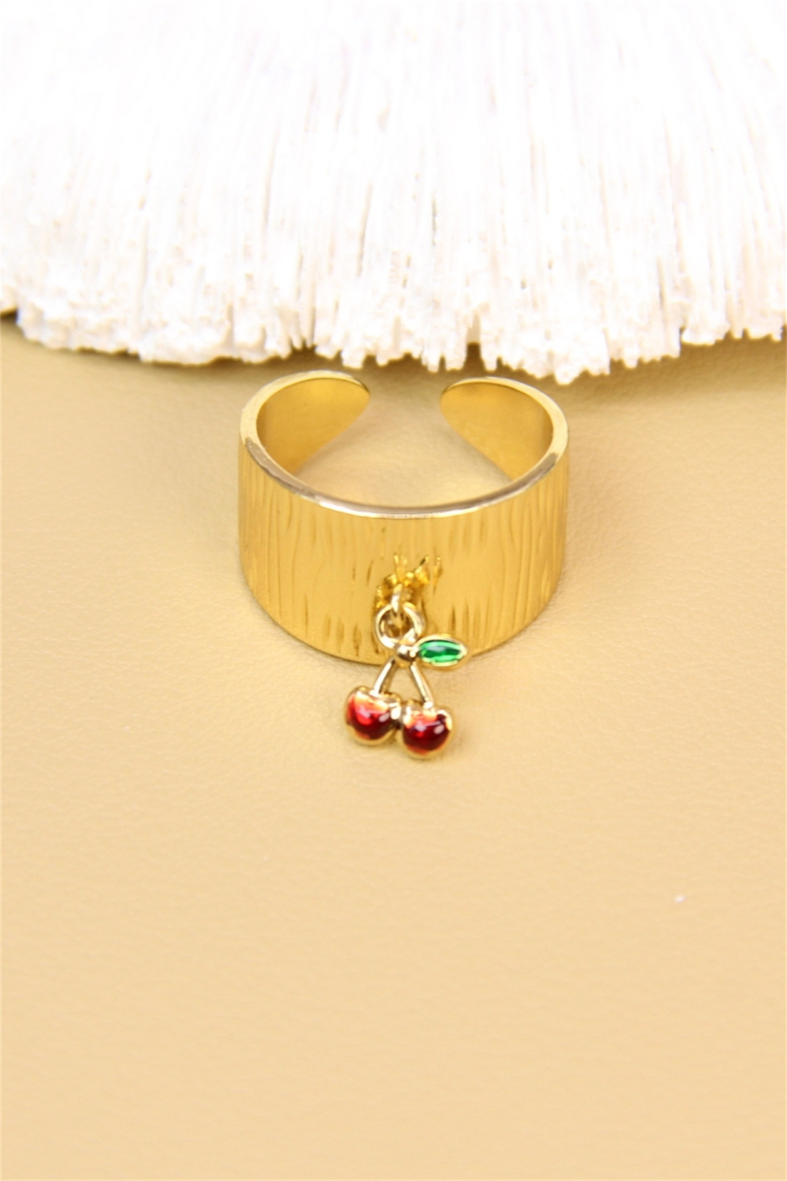 Grossiste Bellissima - Bague en acier inoxydable avec pendentif cerise émaillée – Bijou fruité et
