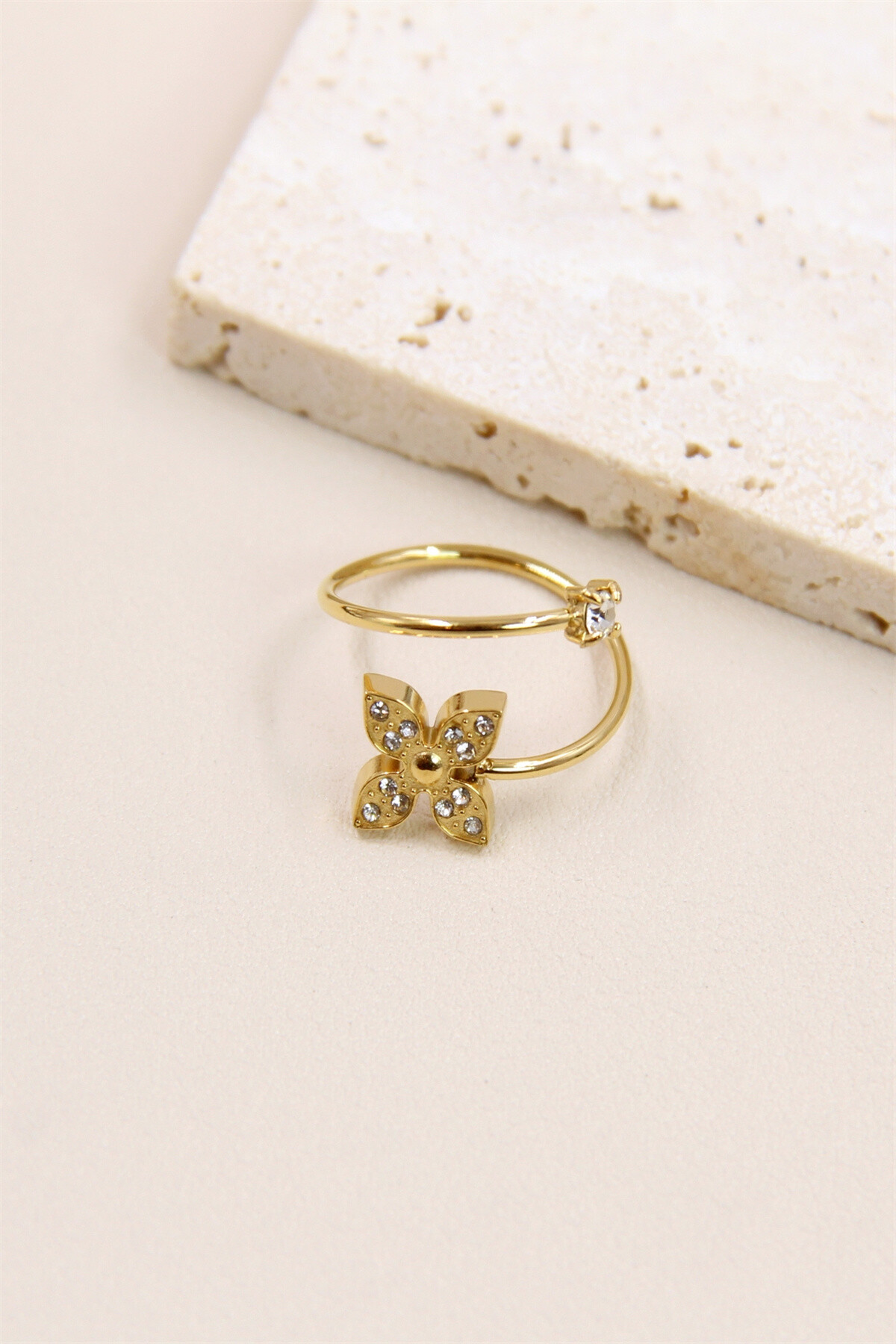 Grossista Bellissima - Anello Stella in Acciaio Inossidabile: Un Accessorio Trendy ed Elegante