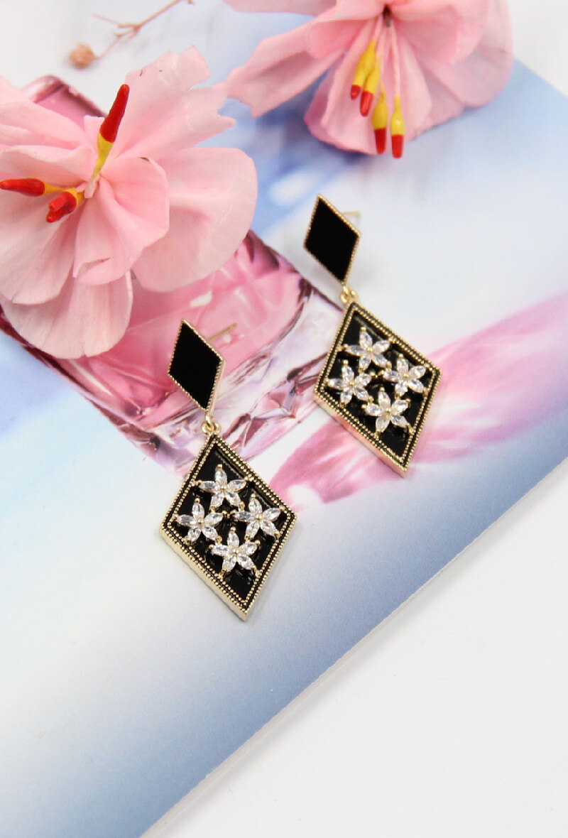 Grossiste Bellissima - Boucle d'oreille tige en argent 925 156BO25